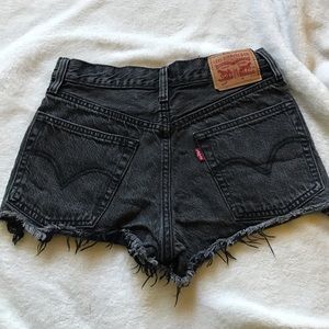 Women’s Levi high waisted butterfly button shorts